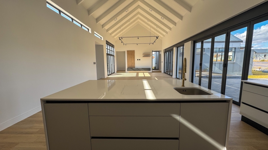 5 Bedroom Property for Sale in Woodland Hills Bergendal Free State